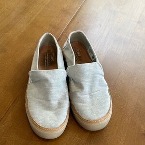TOMS slip on sneakers women’s size 9.5